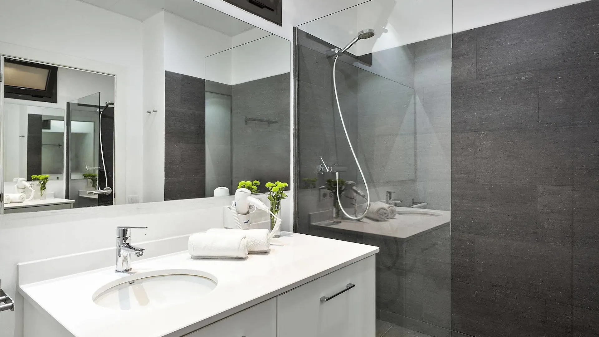 Fira Apartments By Gaiarooms Барселона 0*,  Испания