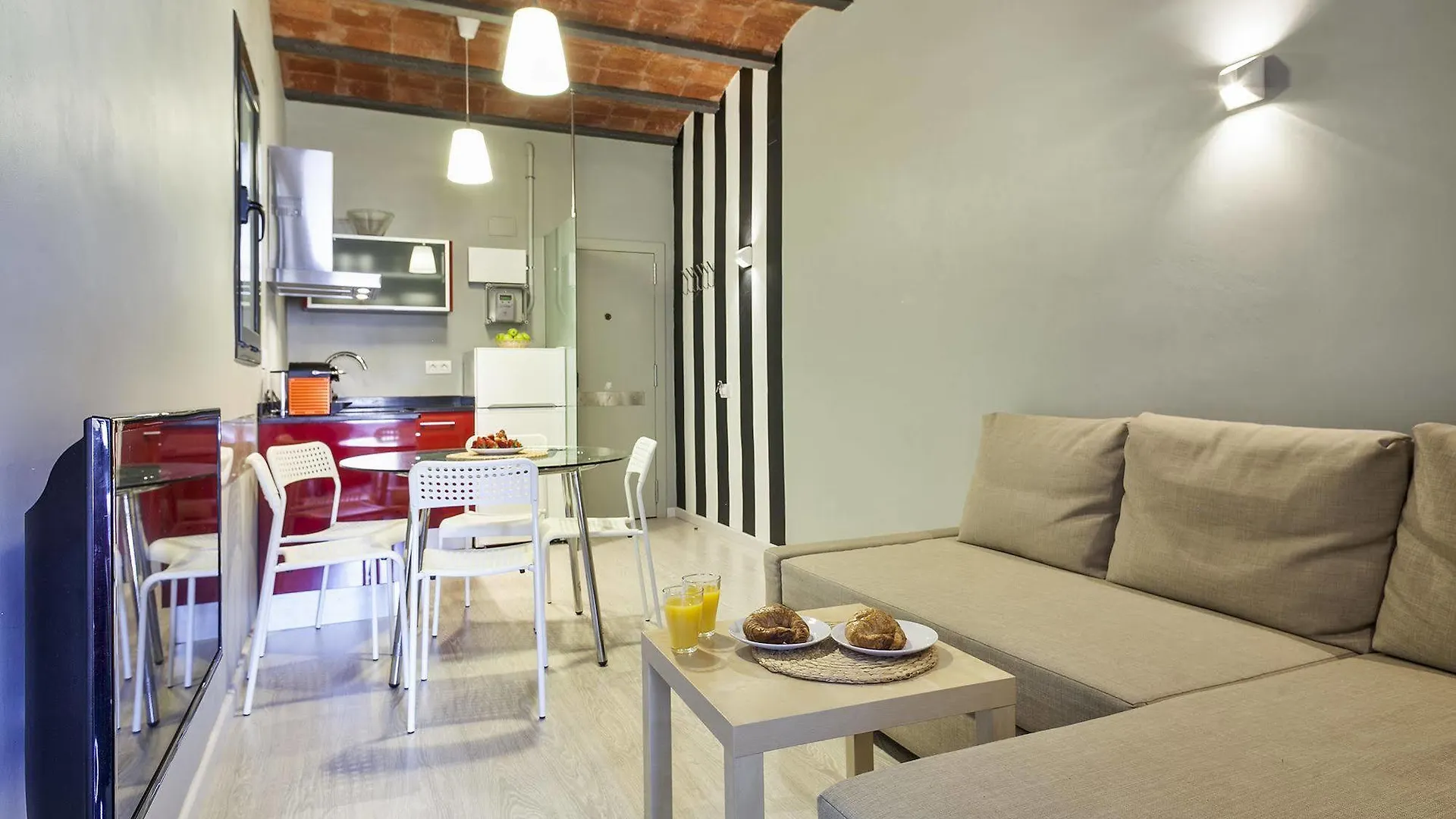 Fira Apartments By Gaiarooms Барселона