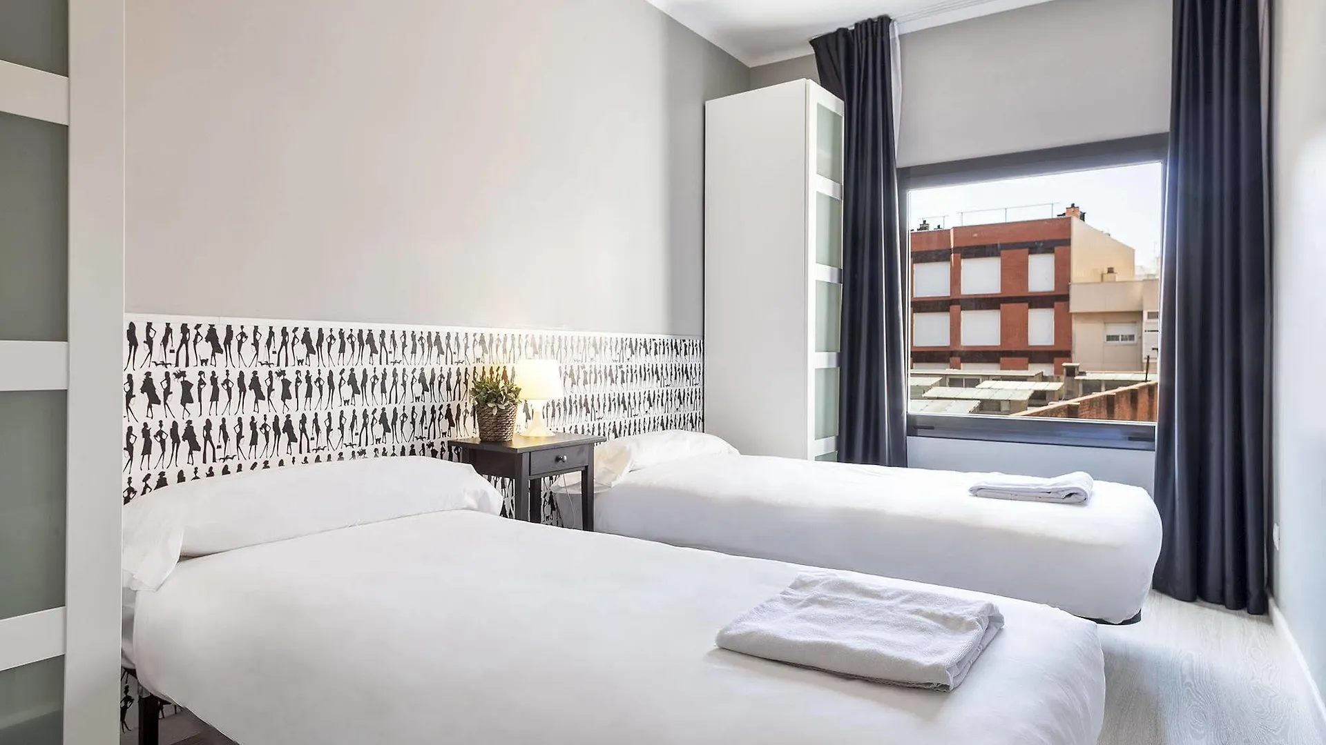 Fira Apartments By Gaiarooms Барселона