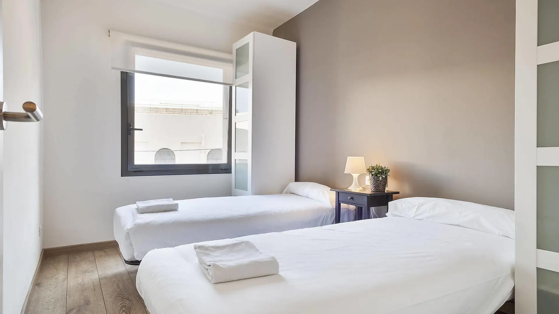 Fira Apartments By Gaiarooms Барселона