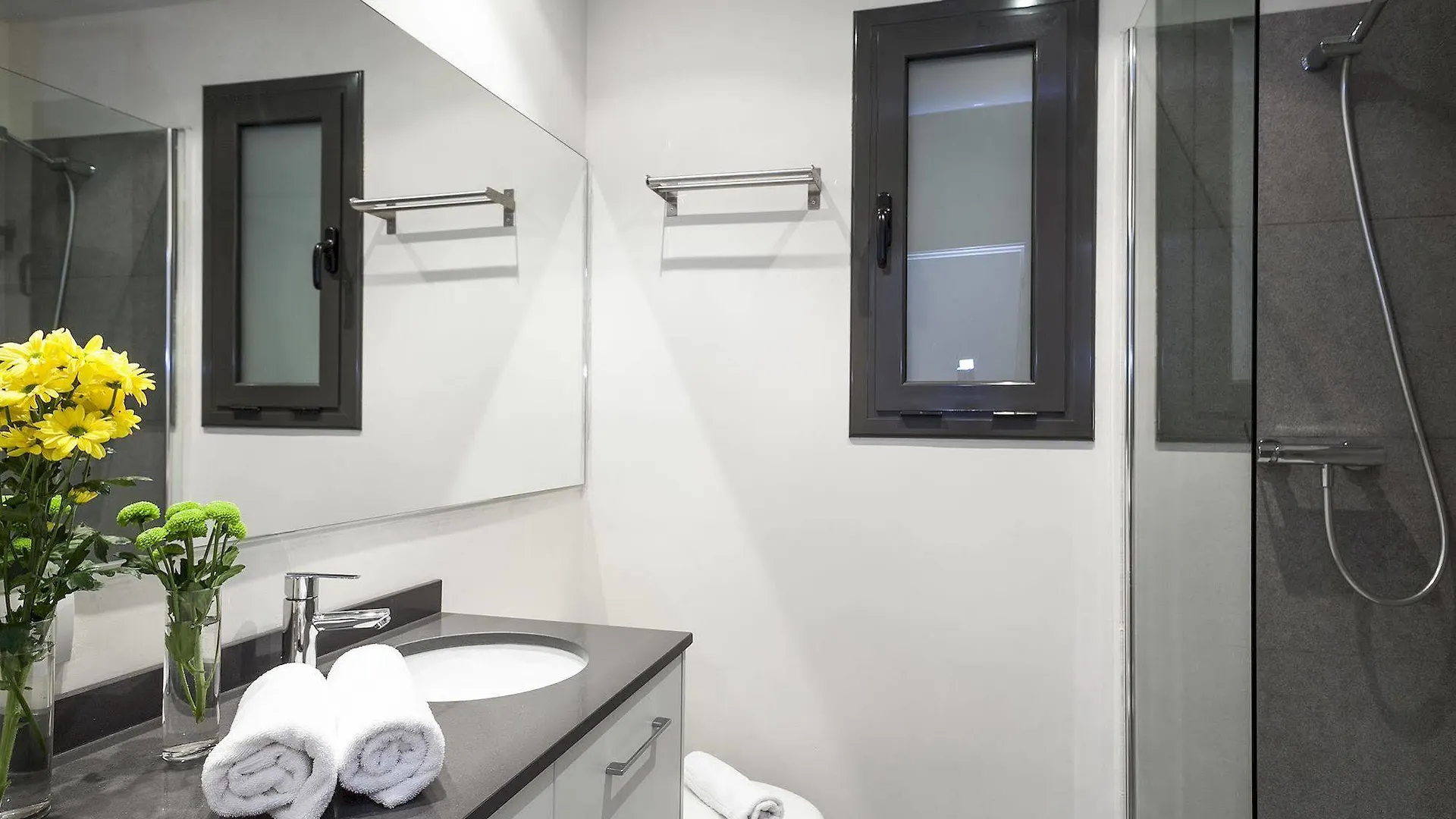 Fira Apartments By Gaiarooms Барселона