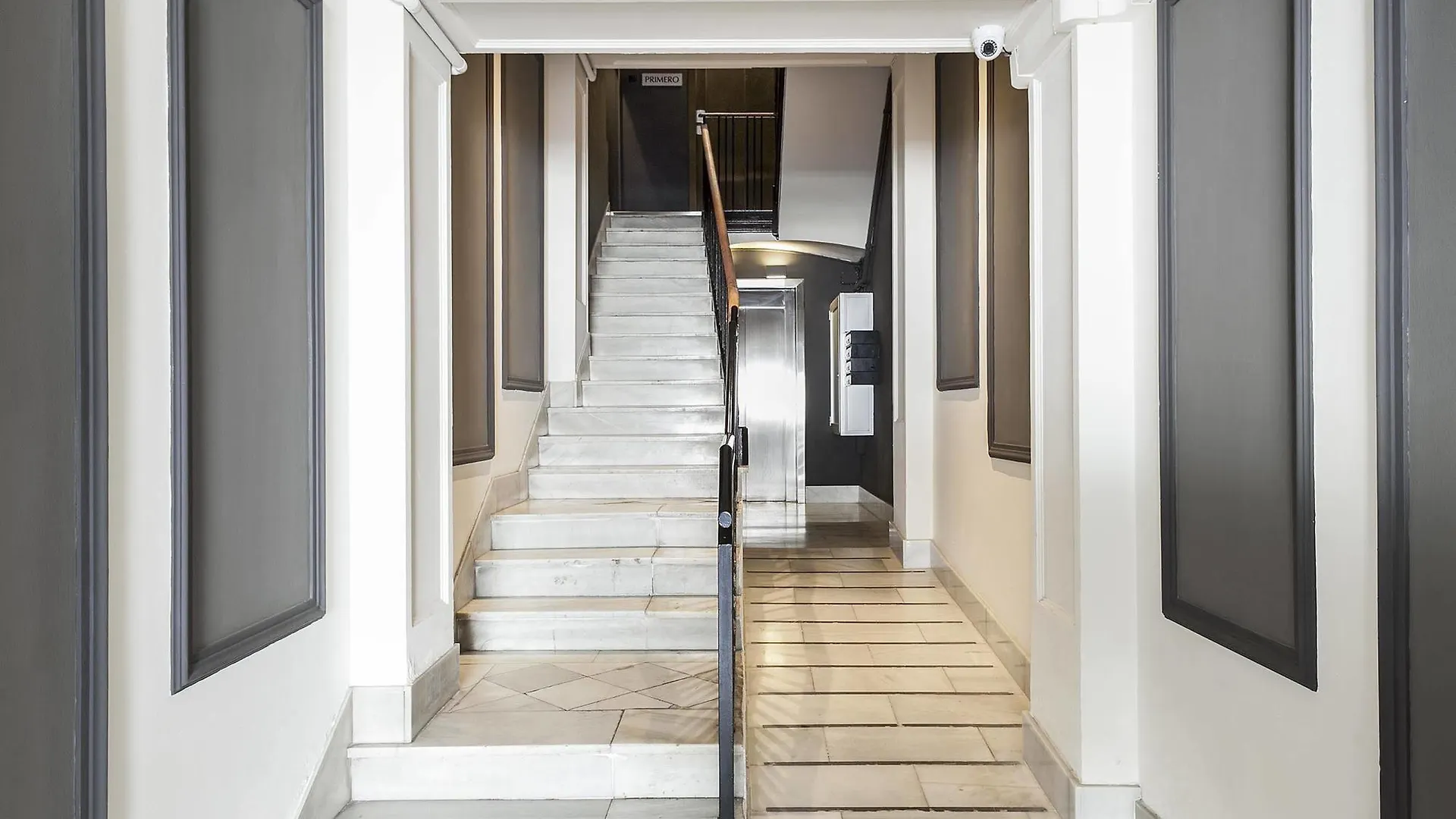 Fira Apartments By Gaiarooms Барселона